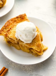 slice of apple pie a la mode