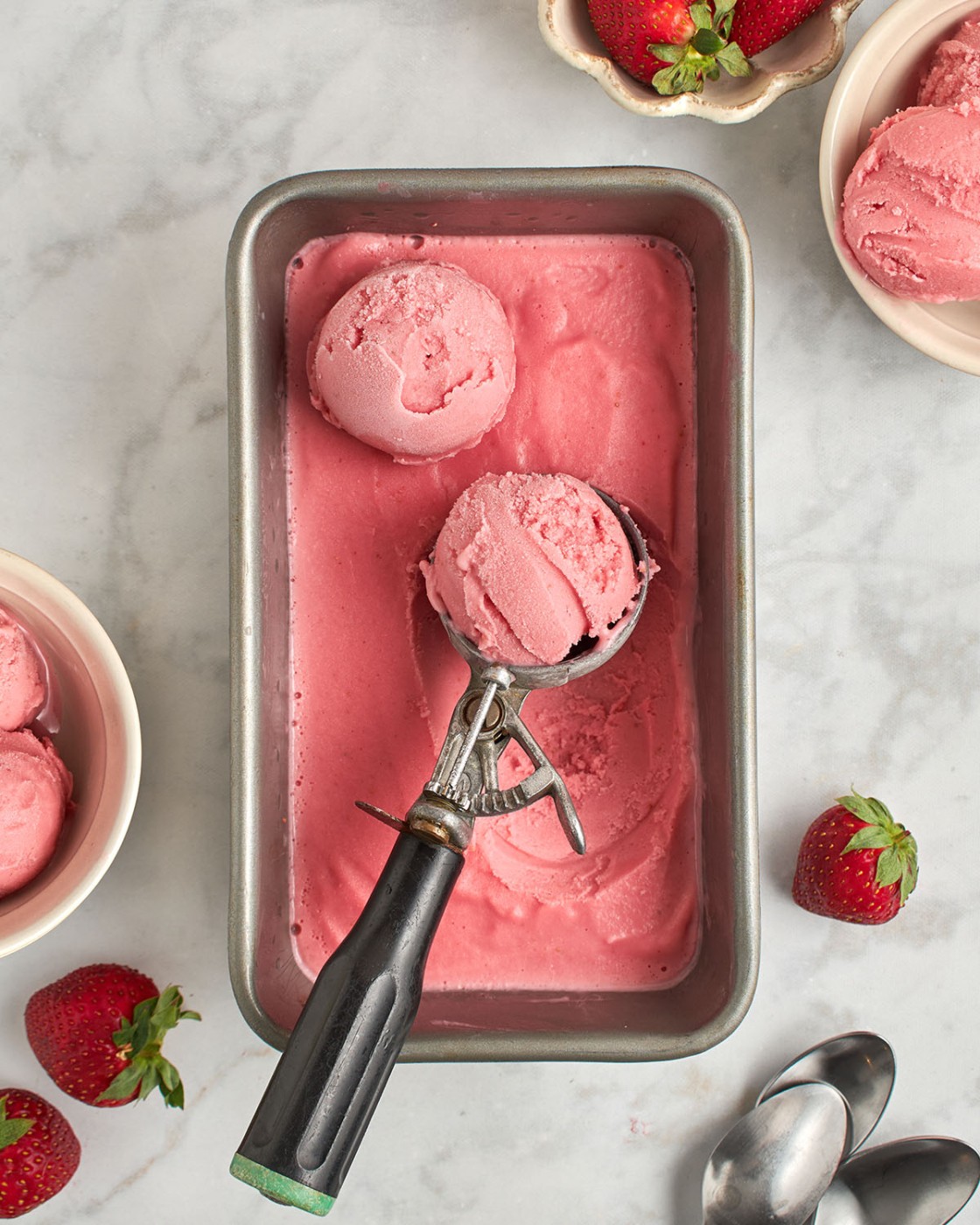 strawberry frozen yogurt with scooper