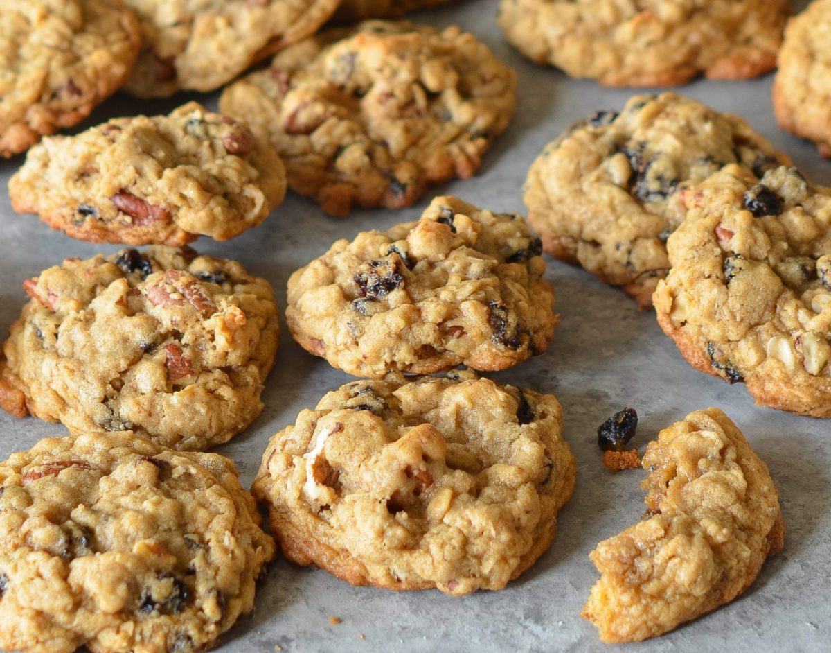 easy recipe oatmeal raisin cookies