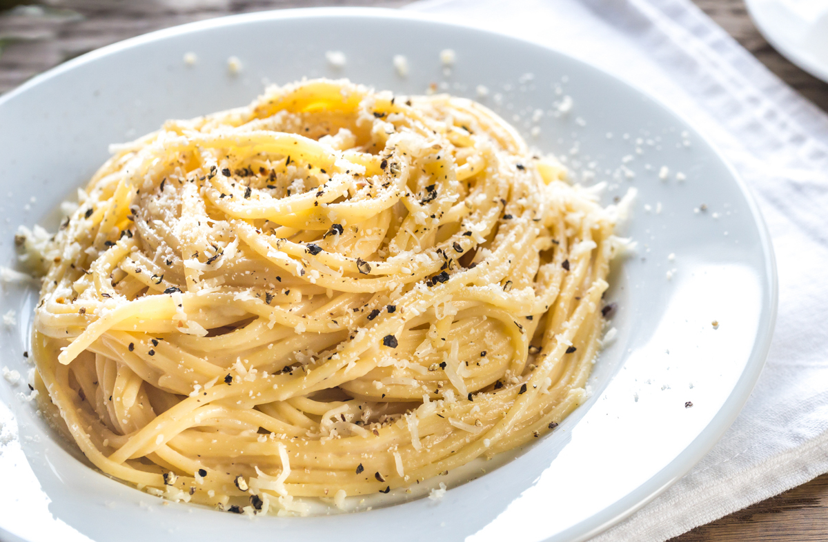 cacio e pepe on plate