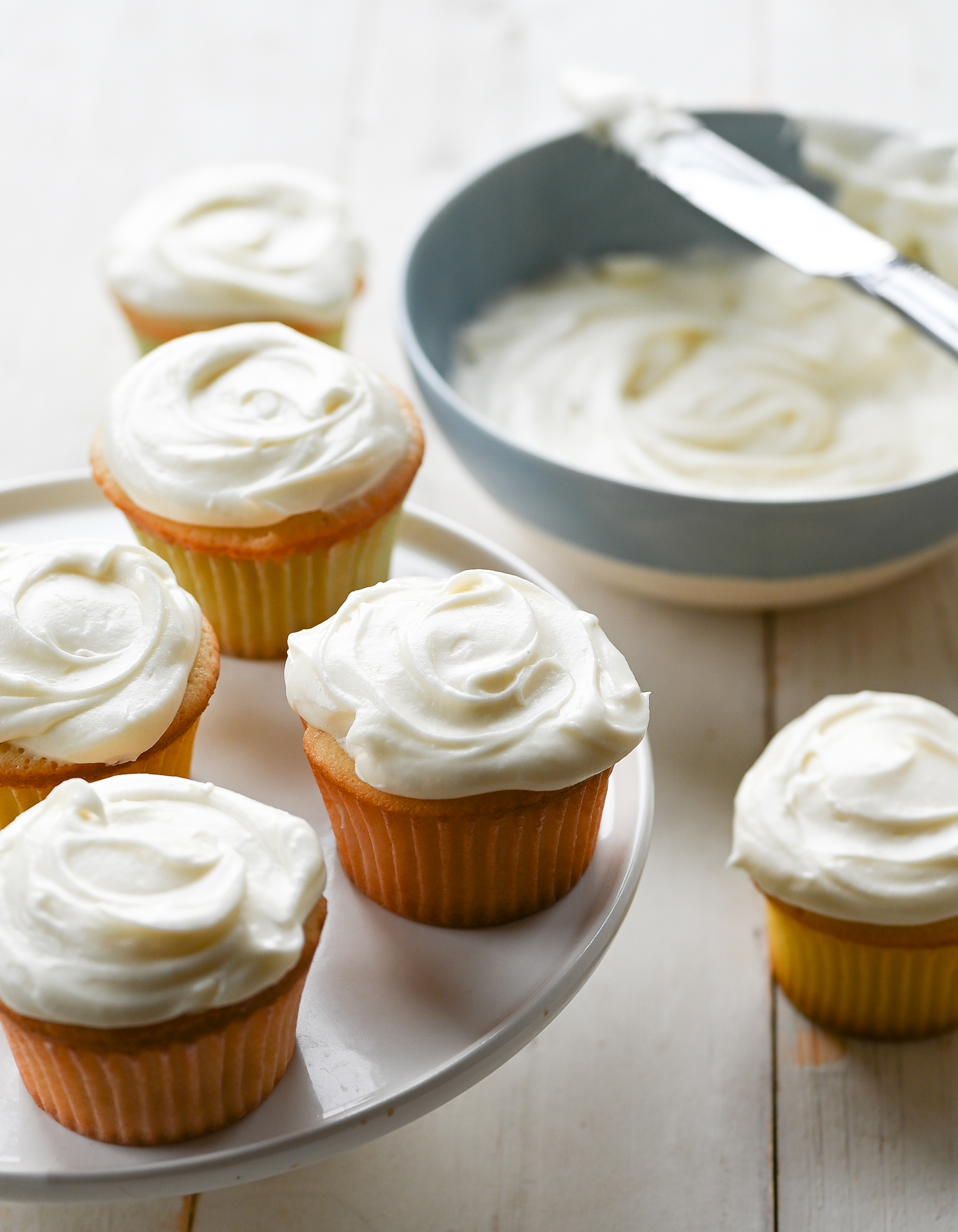 Perfect Vanilla Cupcake Recipe (VIDEO) 