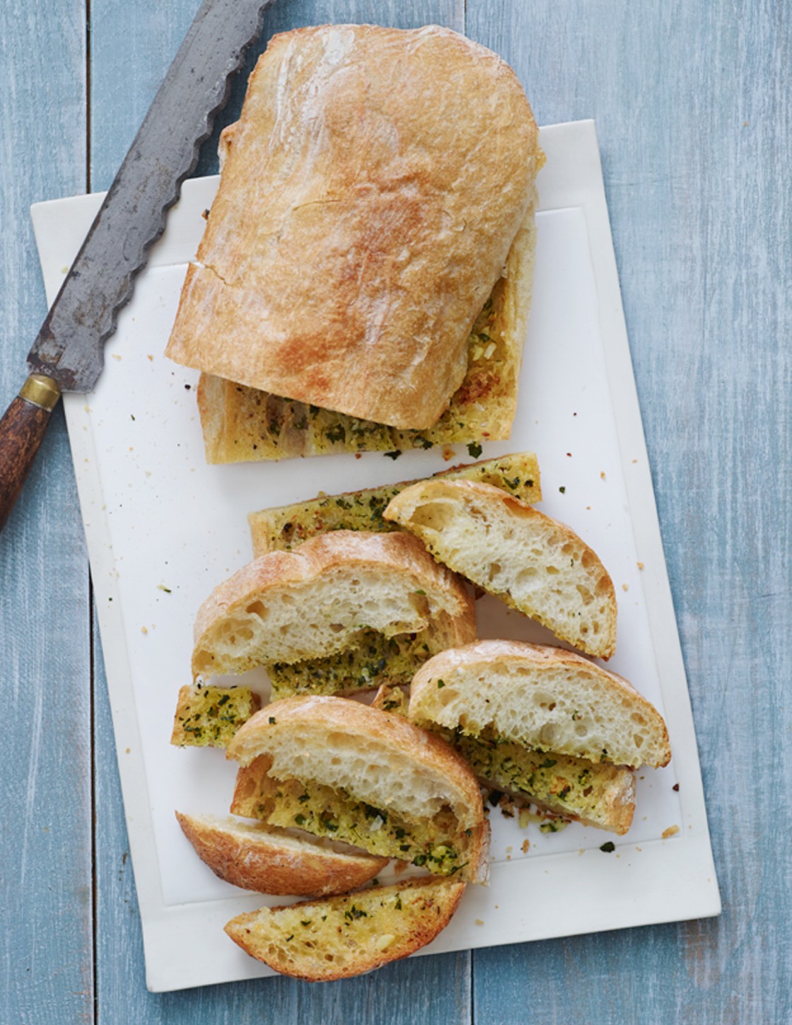 sliced garlic bread