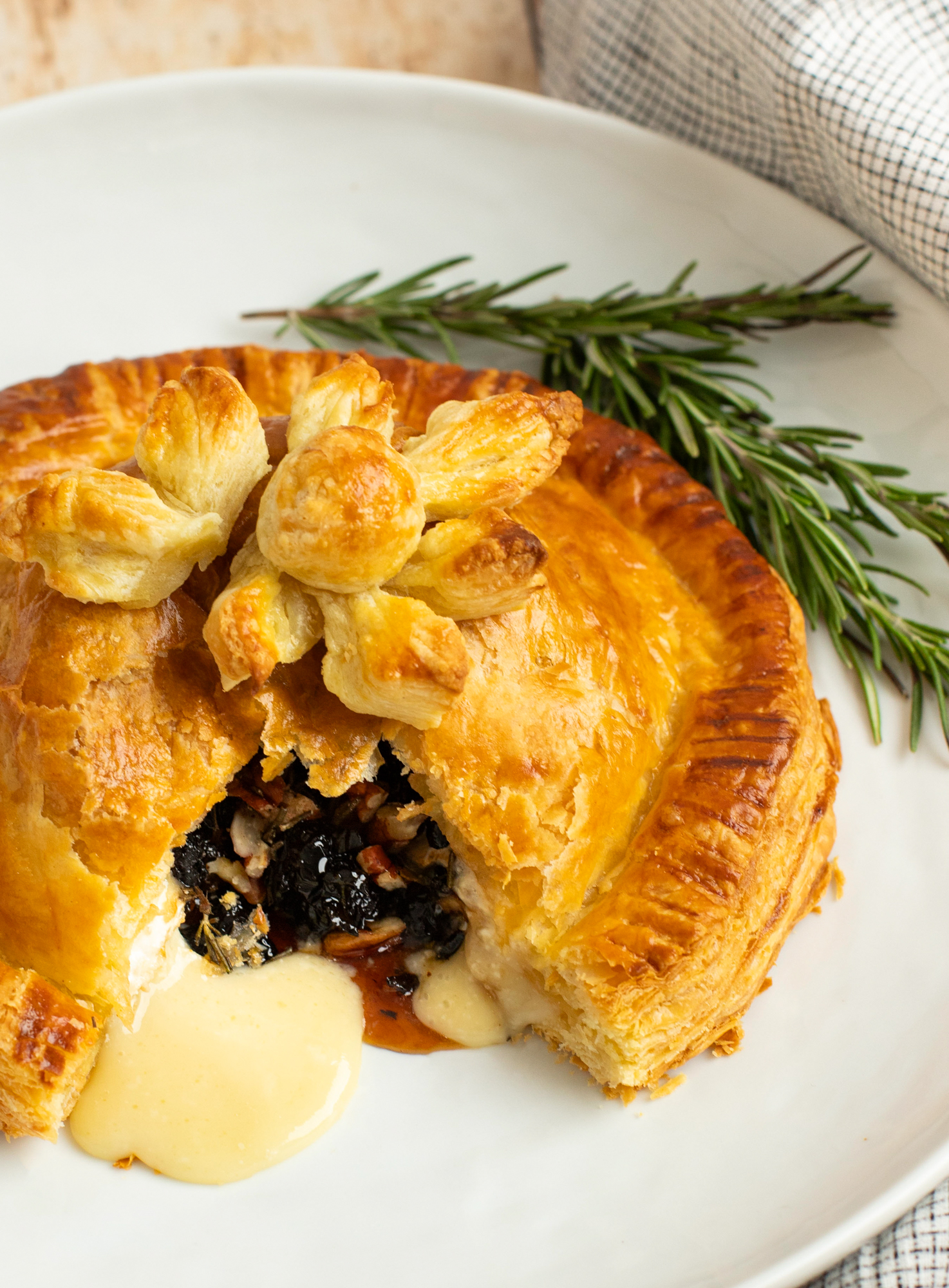 Easy Baked Brie in Puff Pastry Recipe